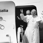2 czerwca 1979 r. Papież Jan Paweł II przybywa z pierwszą wizytą do ojczyzny