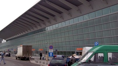 2 lata i 4 miesiące dla sprawcy fałszywych alarmów bombowych na lotniskach. Ewakuowano 700 osób