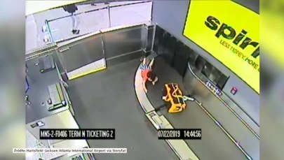 2-latek porwany przez taśmę bagażową na lotnisku. Jest poobijany