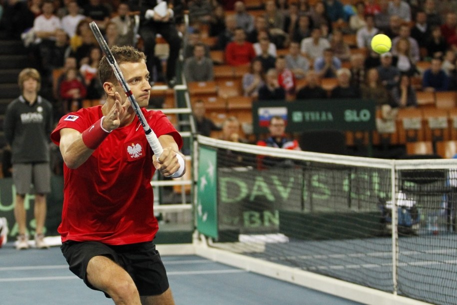 2 lutego 2013. W akcji Mariusz Fyrstenberg (na zdjęciu) grający w parze z Marcinem Matkowskim w meczu Grupy 1 Strefy Euroafrykańskiej Pucharu Davisa we Wrocławiu /Aleksander Koźmiński /PAP