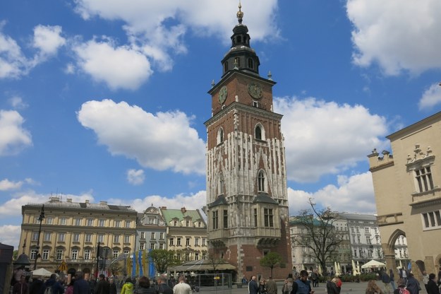 2 maja Wieża Ratuszowa bedzie przypominać ogromną biało-czerwoną flagę /Józef Polewka /RMF FM