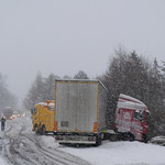 2 ofiary śmiertelne śnieżycy w Hiszpanii. Setki dróg nieprzejezdnych