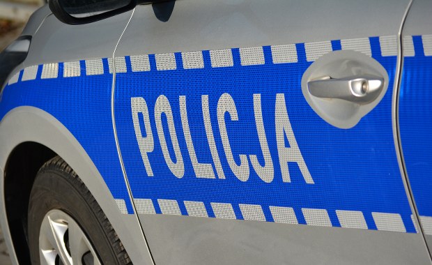 20 i 25-latek terroryzowali młodych ludzi. Grozili im postrzeleniem i przejechaniem