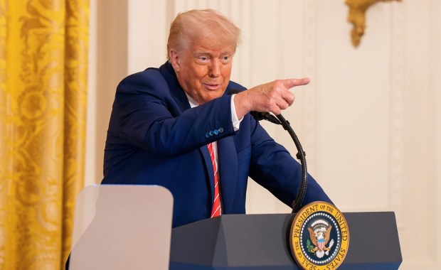 2000 dolarów dla każdego Amerykanina? Zaskakująca propozycja Trumpa