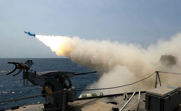 2000 km zasięgu, ponad tona ładunku. Iran ujawnia nową broń