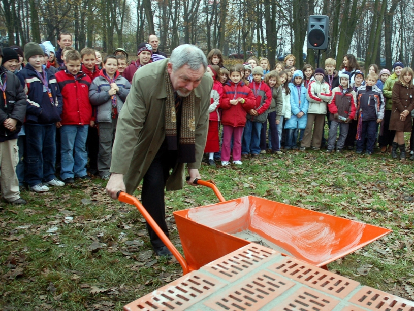 Umiejętność Praludzi Która Pozwoliła Im Na Wymianę Informacji I Doświadczeń Ogród Doświadczeń im. Stanisława Lema w Krakowie - Fakty w INTERIA.PL