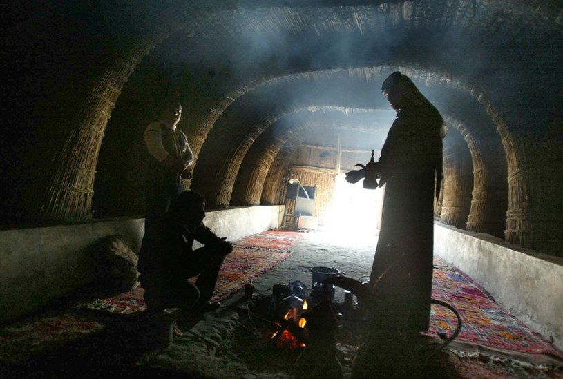 2008, Hilla, 120 km od Bagdadu. W przestronnych wnętrzach mudhifu przyjmowano znamienitych gości i omawiano bieżące sprawy plemienia /AFP