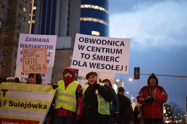 2019 r. - mieszkańcy Wesołej na proteście przeciwko planom budowy wschodniej obwodnicy Warszawy / 	Marcin Obara  /PAP