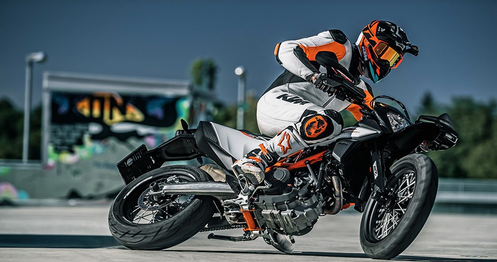 2020 KTM 690 SMC R (KTM) /materiały prasowe