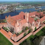 21 hektarów historii. Co kryją mury największego zamku w Europie