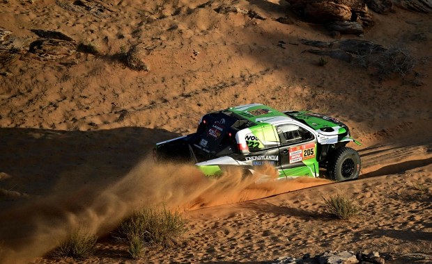 ​21-letni Polak wygrał etap w Rajdzie Dakar. Na mecie wyprzedził swojego wujka