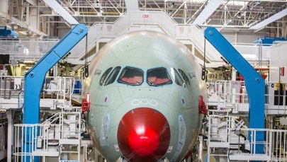 22 godziny lotu bez przerwy i dwa wschody Słońca! Poznaj szczegóły najdłuższej trasy świata