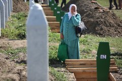 22 lata po masakrze w Srebrenicy pogrzeby kolejnych ofiar