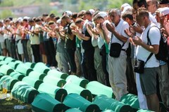 22 lata po masakrze w Srebrenicy pogrzeby kolejnych ofiar