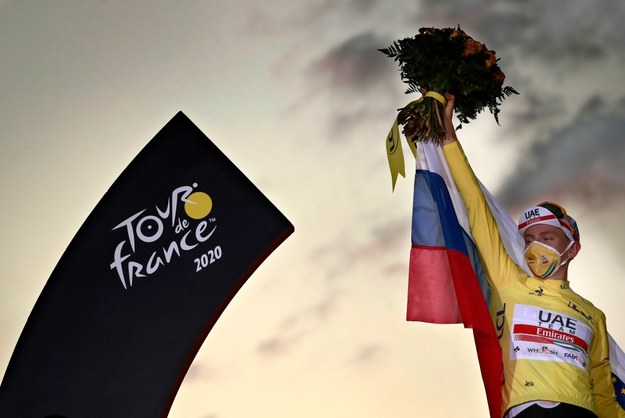 22-letni Tadej Pogacar triumfuje w Tour de France 2020 /Christophe Petit-Tesson /PAP/EPA
