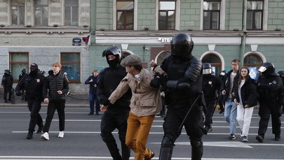2240 zatrzymanych na protestach przeciwko mobilizacji. Płoną komendy wojskowe