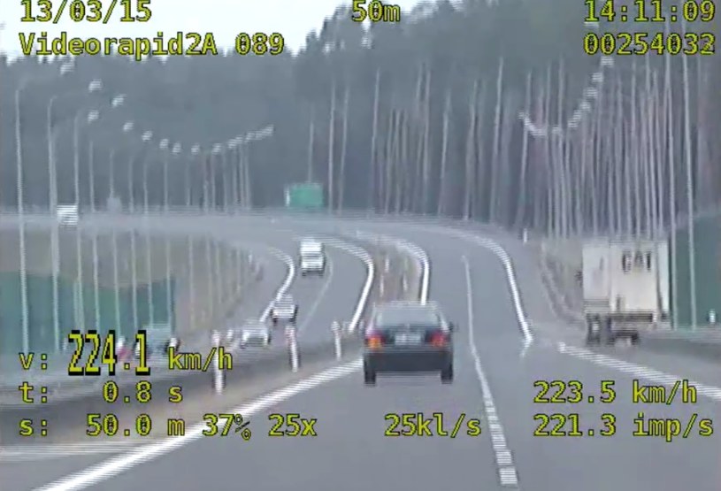 226 km/h drogą ekspresową... /Informacja prasowa