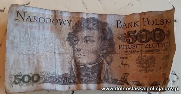 23-latek chciał zapłacić za zakupy banknotem 500 zł, wycofanym z obiegu 25 lat temu /dolnoslaska.policja.gov.pl/ /