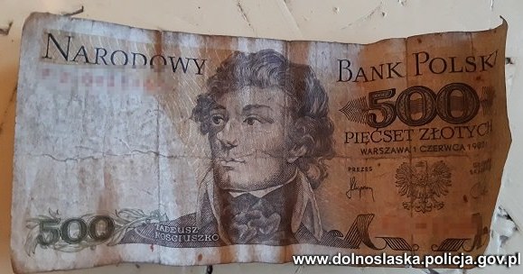 23-latek chciał zapłacić za zakupy banknotem 500 zł, wycofanym z obiegu 25 lat temu /dolnoslaska.policja.gov.pl/ /