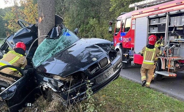 23-latek nie miał szans. Bmw prawie przepołowione
