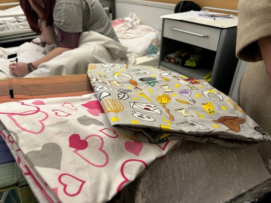 230 poszewek, które wykonali uczestnicy szczecińskiej odsłony charytatywnej akcji "Uszyj Jasia" trafiło na szpitalny oddział. /Aneta Łuczkowska /RMF FM - reporter