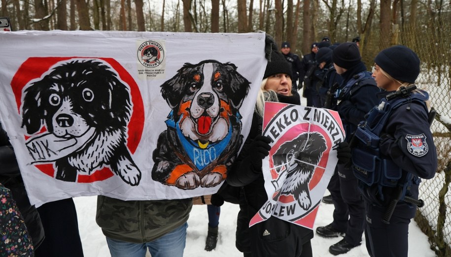 24.01.2026. Pikieta przed schroniskiem dla zwierząt "Happy Dog" w miejscowości Sobolew /Paweł Supernak /PAP