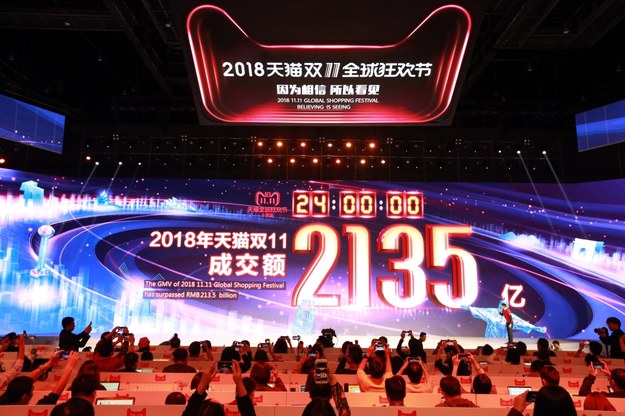24-godzinny festiwal zamknięto wynikiem 213,5 mld juanów – o 27 proc. wyższym niż w ubiegłym roku /XU KANGPING /PAP/EPA