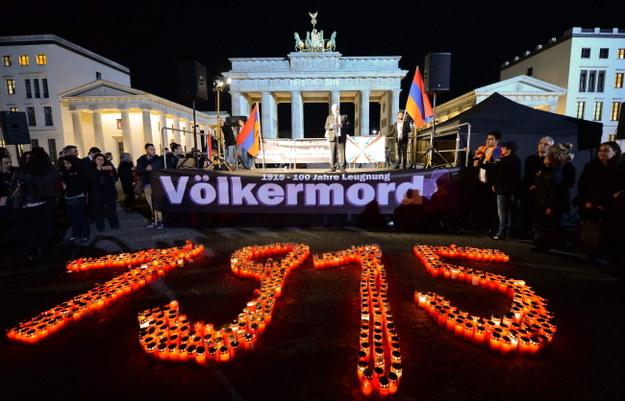 24 kwietnia 2015 przed Brama Brandenburską w Berlinie. /Britta Pedersen  /PAP/EPA