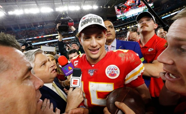 24-letni gwiazdor NFL podpisał najwyższy kontrakt w historii sportu: Umowa opiewa na pół miliarda dolarów!