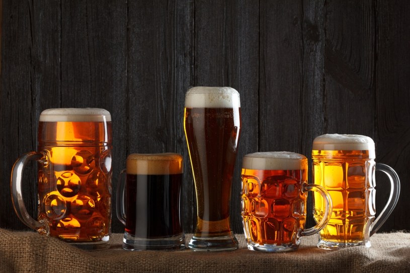 24 proc. Polaków nabywa lane piwo, podawane w barze, restauracji bądź w plenerze. /123RF/PICSEL