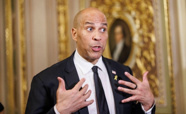 25 godzin przemowy przeciwko Trumpowi. Senator pobił rekord