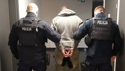 25-latek był zamknięty w bagażniku swojego auta. W ciężkim stanie trafił do szpitala