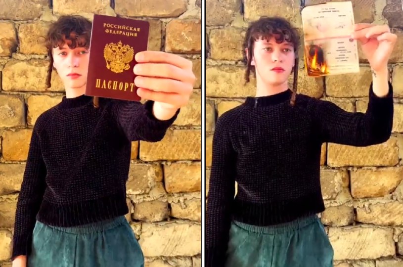 25-letni rosyjski piosenkarz Eduard Charlot podpalił paszport Federacji Rosyjskiej. /Twitter