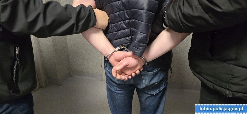 25-letniemu mężczyźnie grozi kara 10 lat pozbawienia wolności /Shutterstock