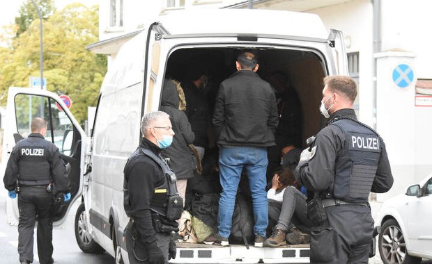 25 migrantów w busie na polskich tablicach. Wpadka przemytnika w Görlitz