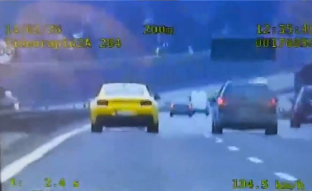 2500 zł mandatu dla kierowcy żółtego Mustanga. Zatrzymał go nieoznakowany radiowóz