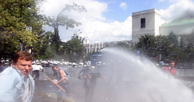 26.07.2005 - demonstracja górników przed Sejmem. Fot. Darek Redos /Reporter
