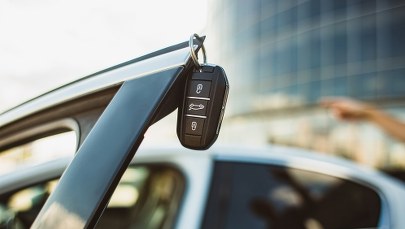 26-latek dostał zakaz kierowania. Po rozprawie odjechał autem spod sądu