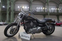 260 tys. euro za Harleya-Davidsona i kurtkę papieża