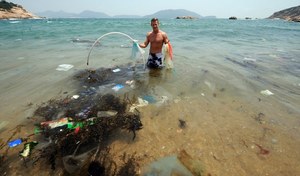 269 tys. ton plastiku pływa w morzach i oceanach