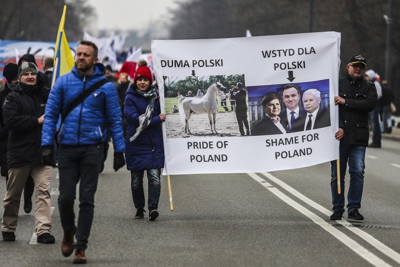 27.02.2016 ulicami Warszawy przeszedl marsz " My , Narod " zorganizowany przez Komitet Obrony Demokracji fot. Beata Zawrzel /East News