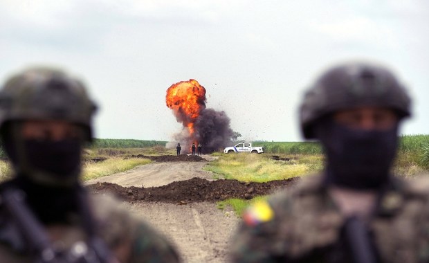 27 ciał zwęglonych na granicy. Wzrasta napięcie między państwami