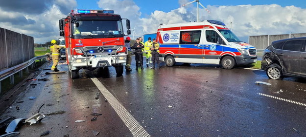 ​29-letni Strażak został ciężko ranny w wypadku na ekspresowej szóstce w Zachodniopomorskiem. /miastokolobrzeg.pl /