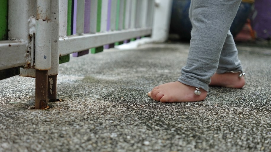 W piżamie i bez opieki. 3,5-latka błąkała się po ulicach Białegostoku