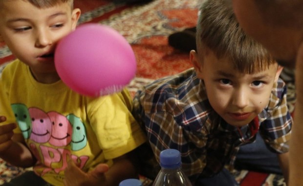 3-latek ze Szwecji zginął w Syrii. Bawił się granatem