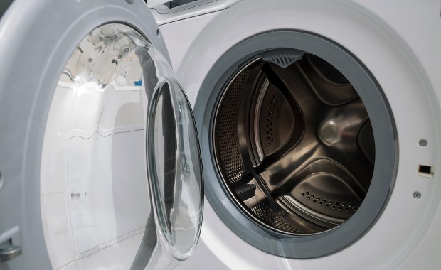 3-latka zatrzasnęła się w pralce. Jej życia nie udało się uratować