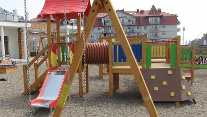 3-letnie dziecko zaatakowane nożem na placu zabaw. Nie udało się go uratować 