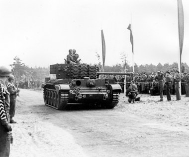 3 maja 1946 r., Meppen. Ostatnia defilada "Czarnych Diabłów" - 1. Dywizji Pancernej generała Maczka