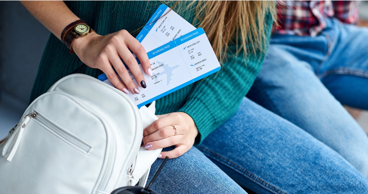 ​3 mity na temat kupowania tanich biletów lotniczych. Korzystając z nich i tak przepłacisz /123RF/PICSEL