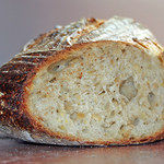 3 proste sposoby na odświeżenie starego chleba